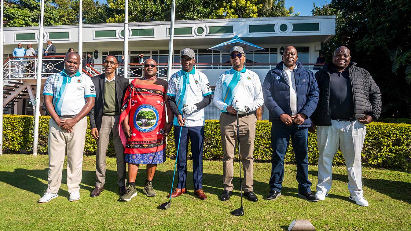 Guests led by Minister for Sports, Culture and Youth Affairs Bongani Nzima (fourth R) at the Ezulwini Golf and Country Club after the launch of the fifth edition of the FNB Eswatini Golf Challenge yesterday. (Pics: Machawe Fakudze and DT Photography)